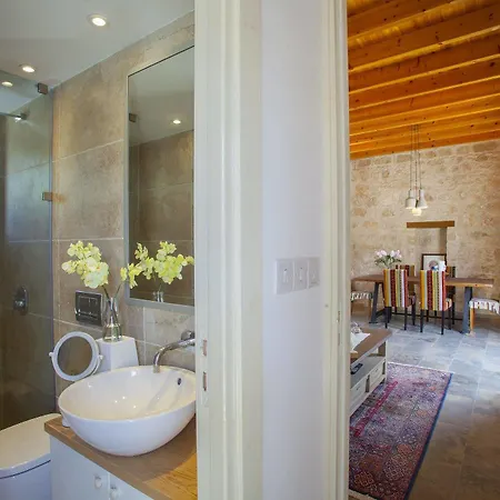 Stone Tatil Evi Mesogi